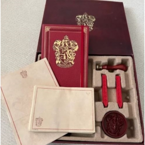 Harry Potter Gryffindor Deluxe Stationery Set 