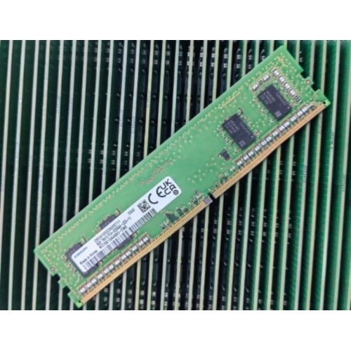 BARETTE DE RAM SAMSUNG DDR4 8GO 3200HZ